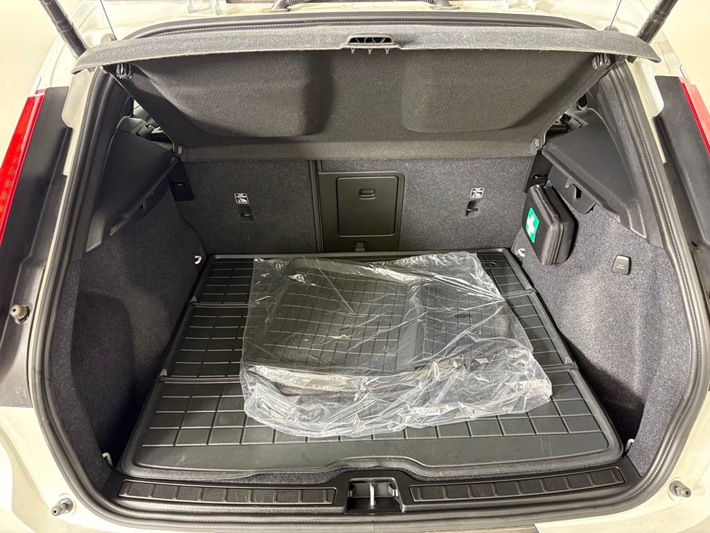 Used 2026 Volvo XC40 B5 Plus AWD/4WD image 37