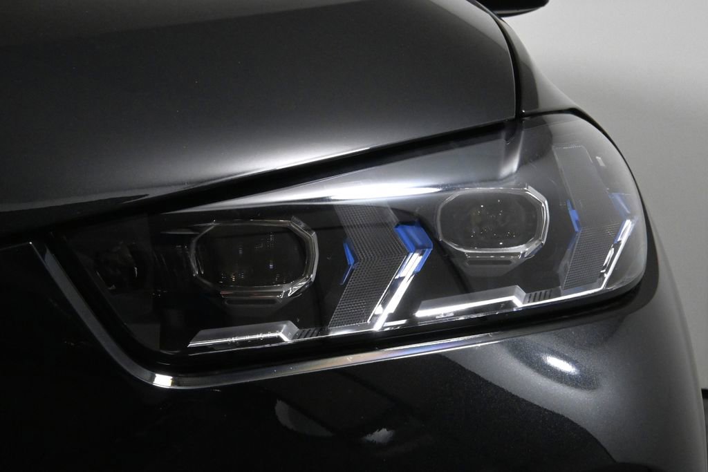 Used 2025 BMW X5 xDrive50e w/ M Sport Package image 11