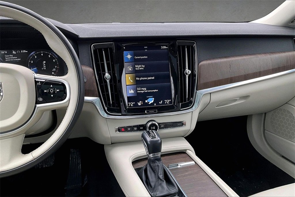 Used 2021 Volvo V90 T6 Cross Country image 9