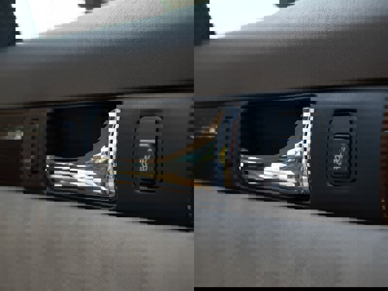 Used 1999 Cadillac Seville SLS w/ Personalization Pkg image 32