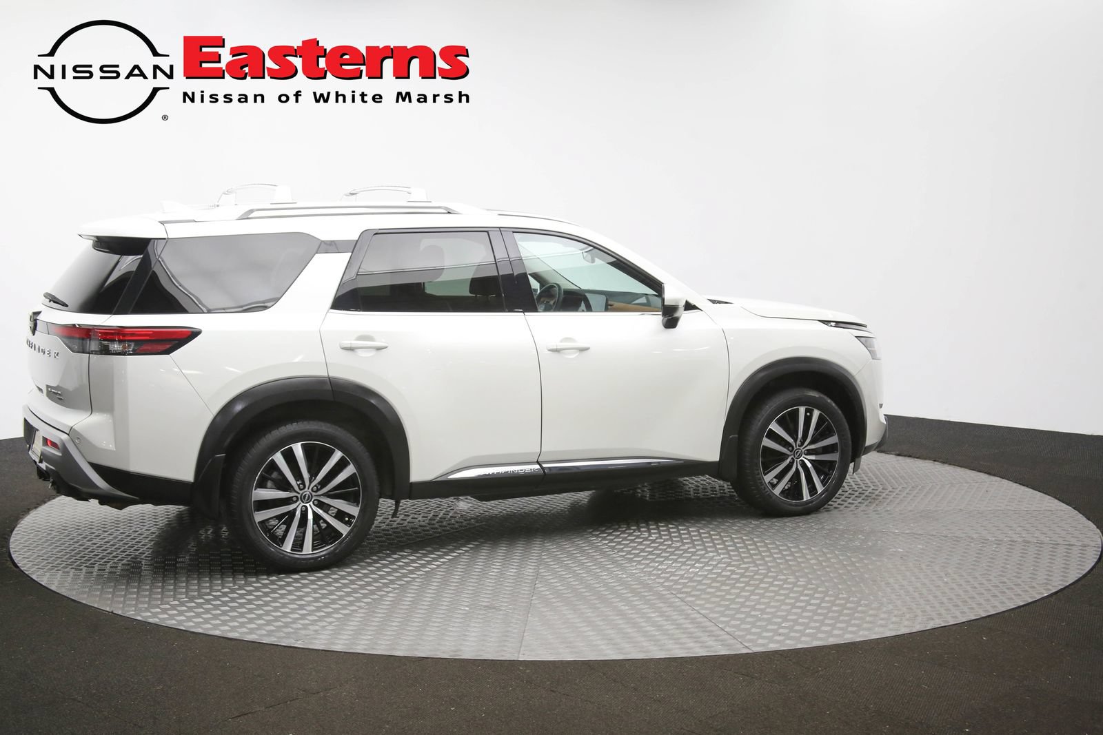 Used 2023 Nissan Pathfinder Platinum AWD/4WD image 46