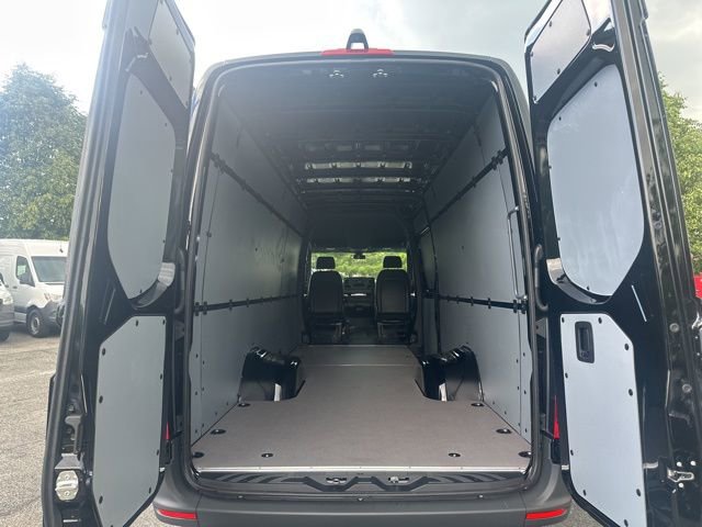 New 2025 Mercedes-Benz Sprinter 4500 image 29