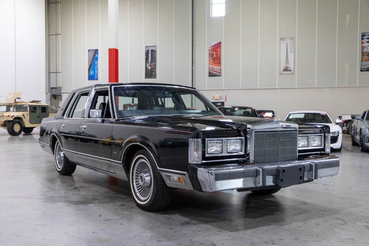 Used 1988 Lincoln Town Car Signature RWD image 8