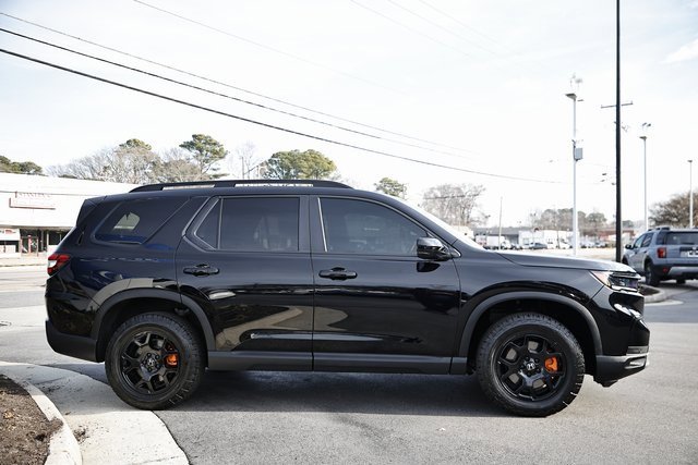Used 2025 Honda Pilot TrailSport image 8