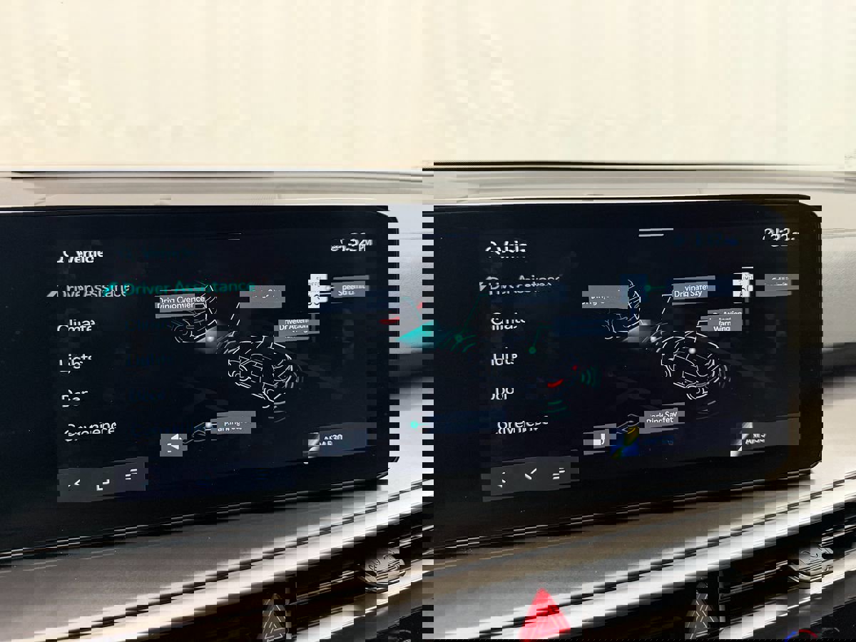 Used 2024 Kia Sorento S image 19