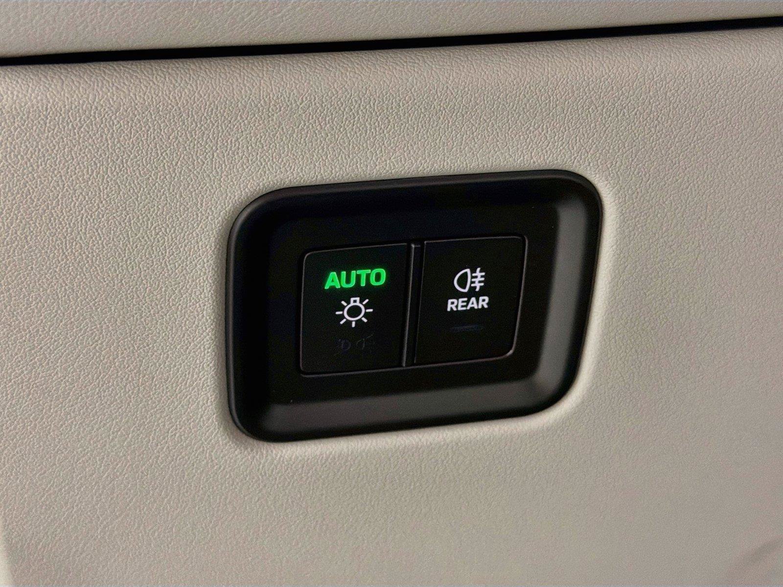 Certified 2026 Porsche Macan Electric RWD image 33