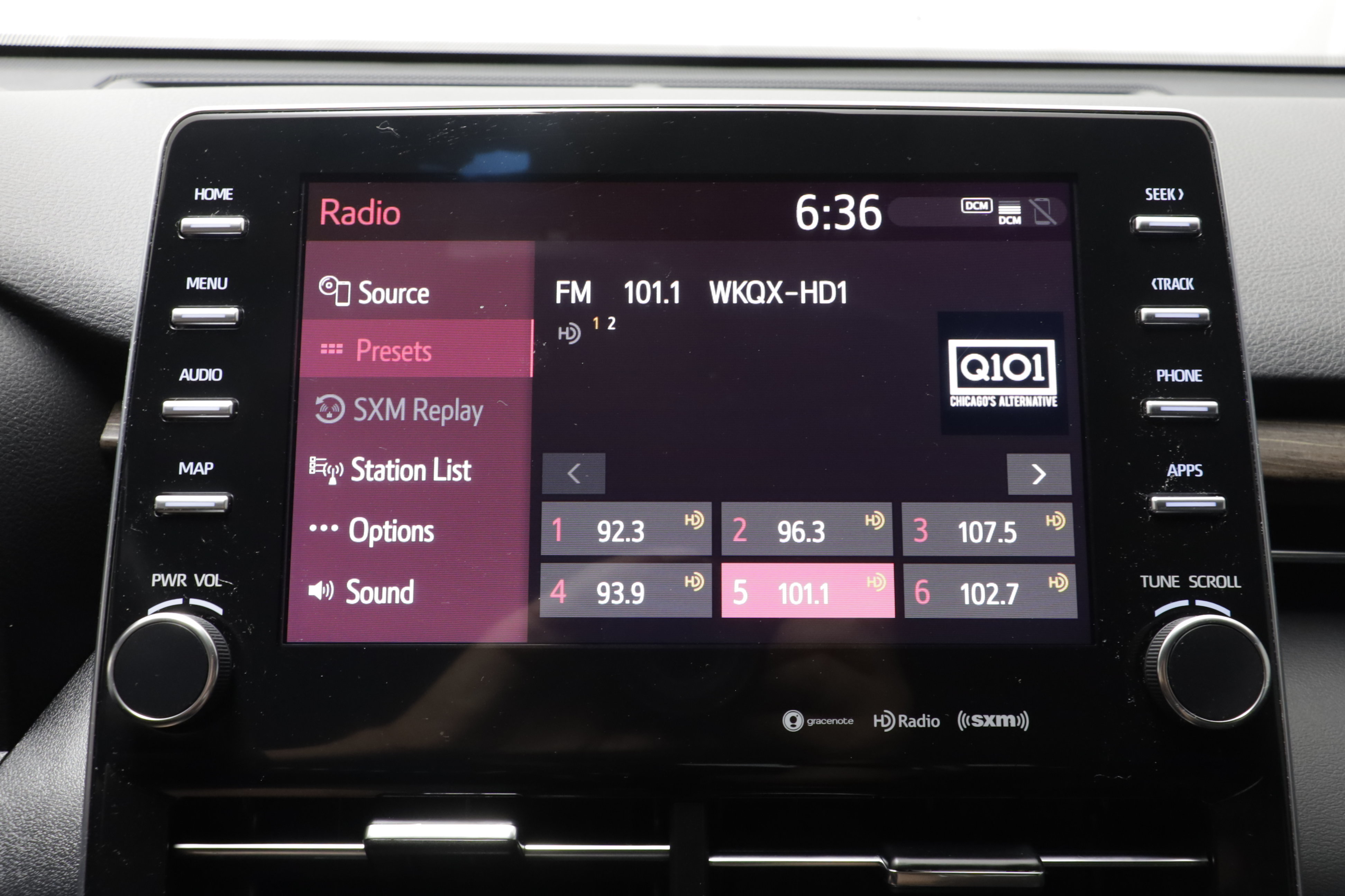 Used 2022 Toyota Avalon XLE FWD image 9