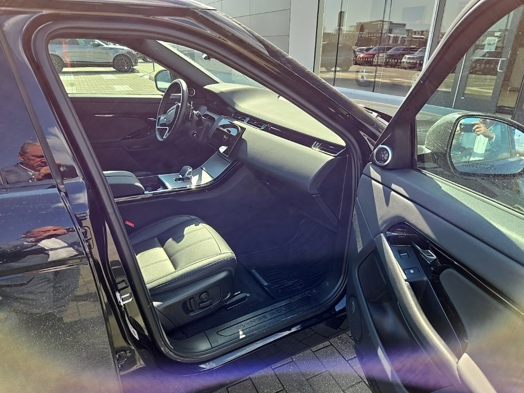 Used 2025 Land Rover Range Rover Evoque S image 18