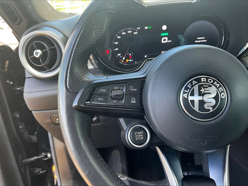 Used 2024 Alfa Romeo Tonale Ti w/ Premium Interior Package AWD/4WD image 11