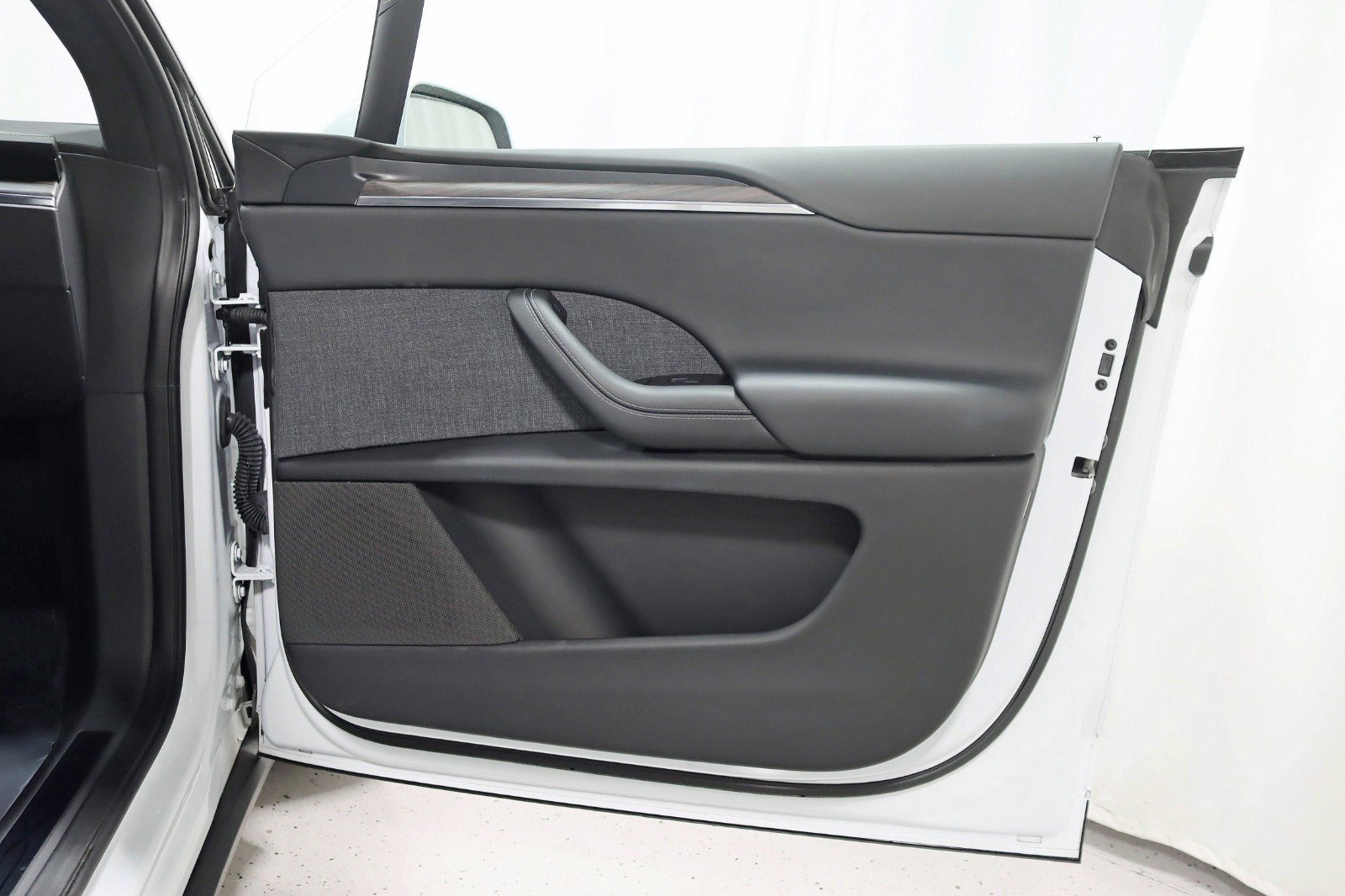 Used 2022 Tesla Model X image 35