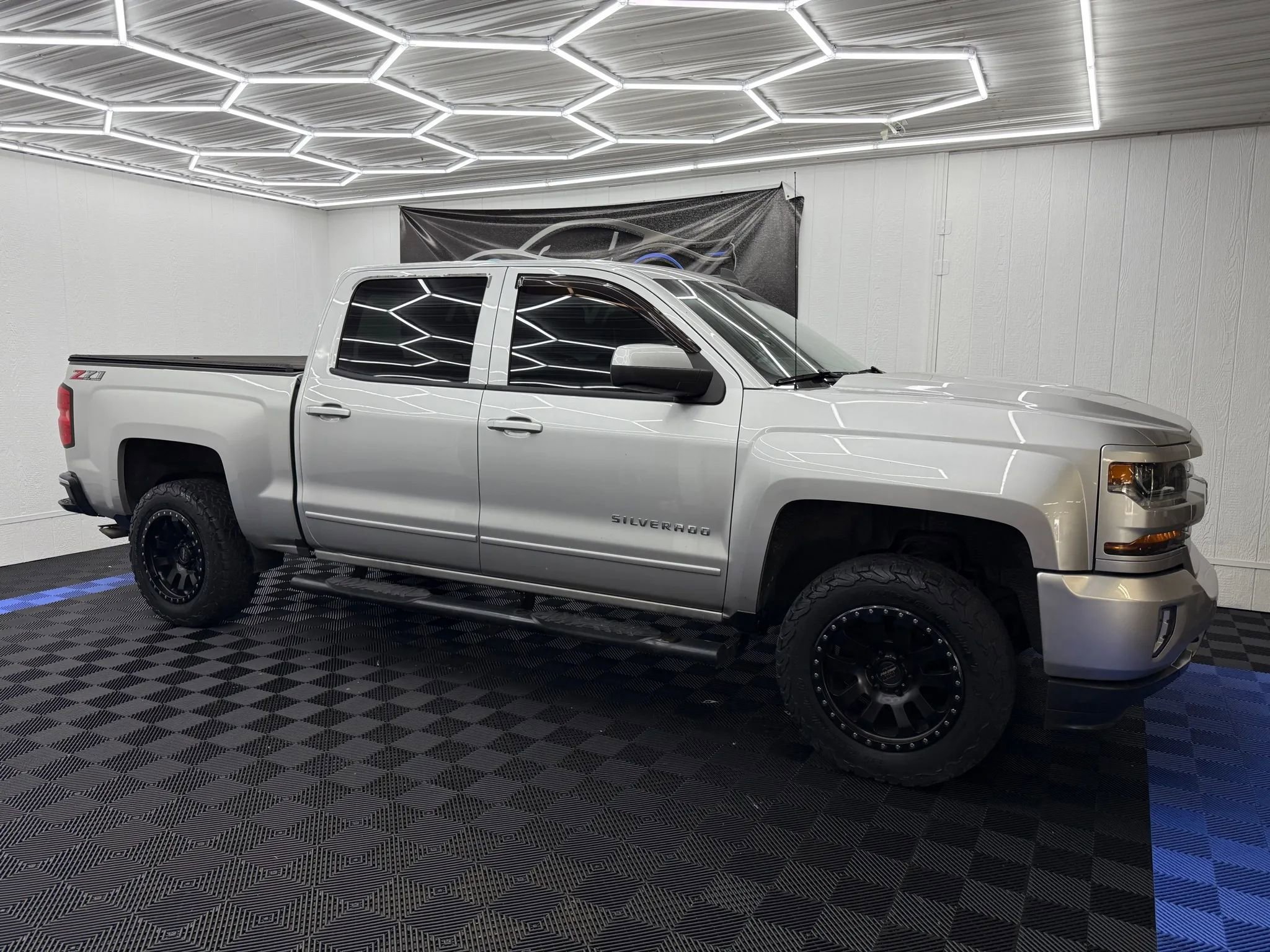Used 2018 Chevrolet Silverado 1500 LT w/ All Star Edition image 2
