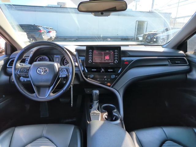 Used 2022 Toyota Camry SE image 10