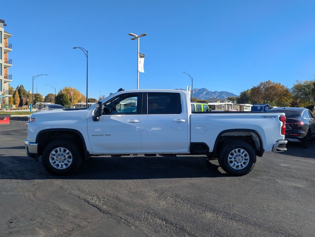 Used 2022 Chevrolet Silverado 2500 LT w/ Fleet Comfort Package AWD/4WD image 9