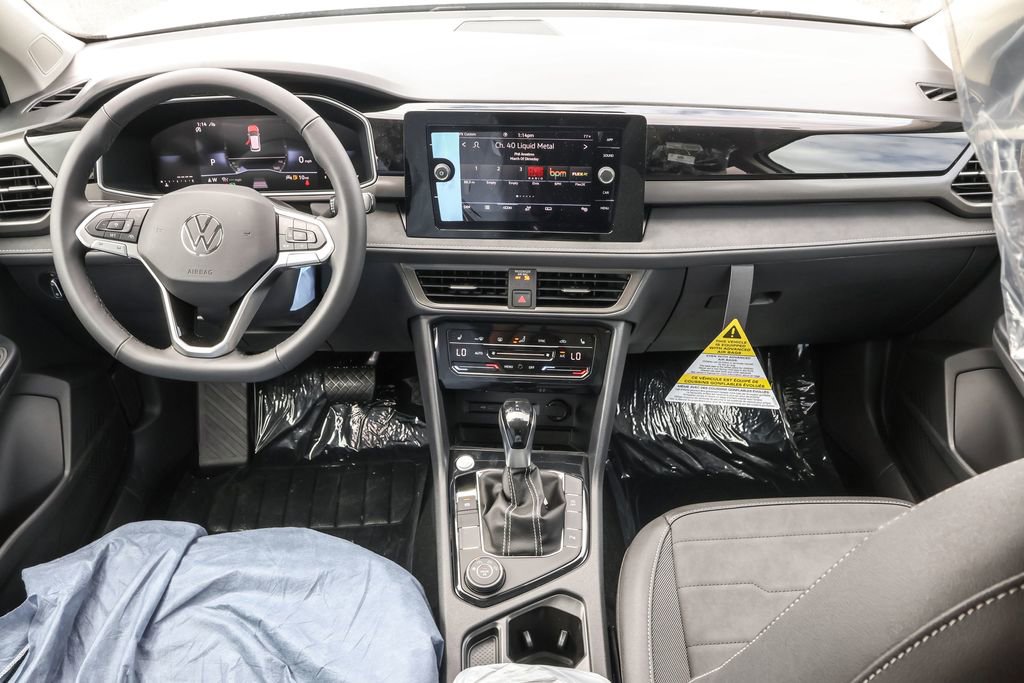 Used 2025 Volkswagen Taos SE image 28