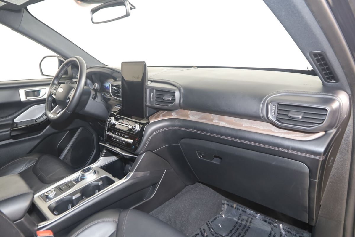 Used 2022 Ford Explorer Platinum w/ Equipment Group 601A AWD/4WD image 44