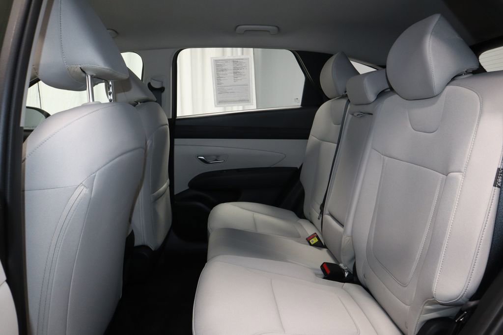 Used 2025 Hyundai Tucson SE image 20