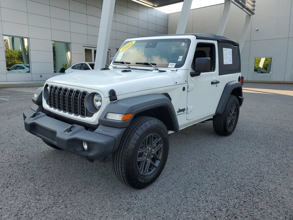 Used 2025 Jeep Wrangler Sport AWD/4WD image 2