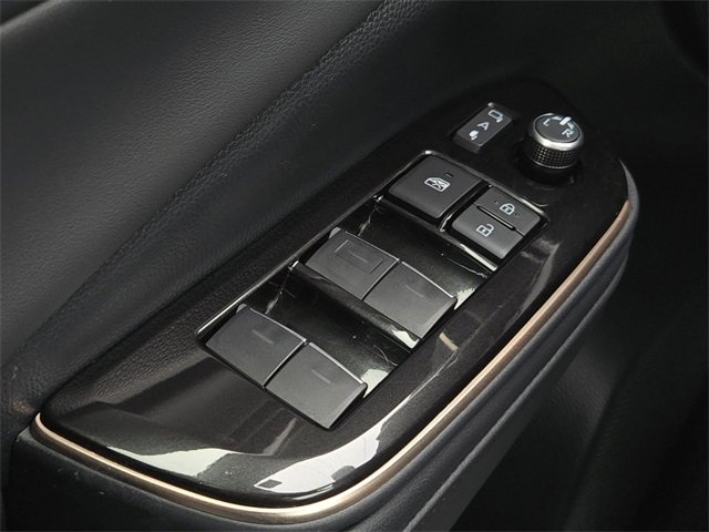 Used 2025 Toyota Crown Limited image 28