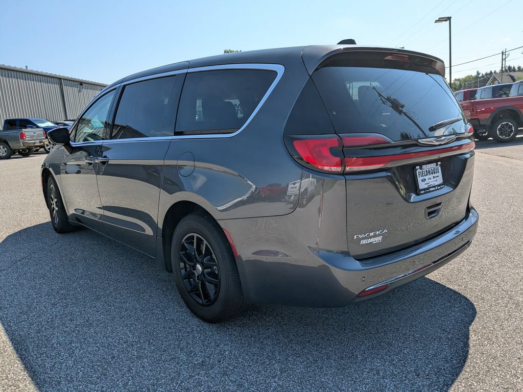 Used 2024 Chrysler Pacifica Touring-L FWD image 7