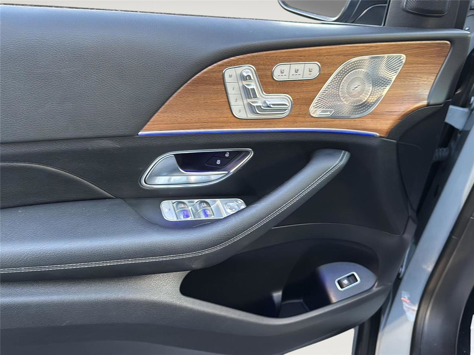 Used 2024 Mercedes-Benz GLE 450 4MATIC w/ Winter Package image 11