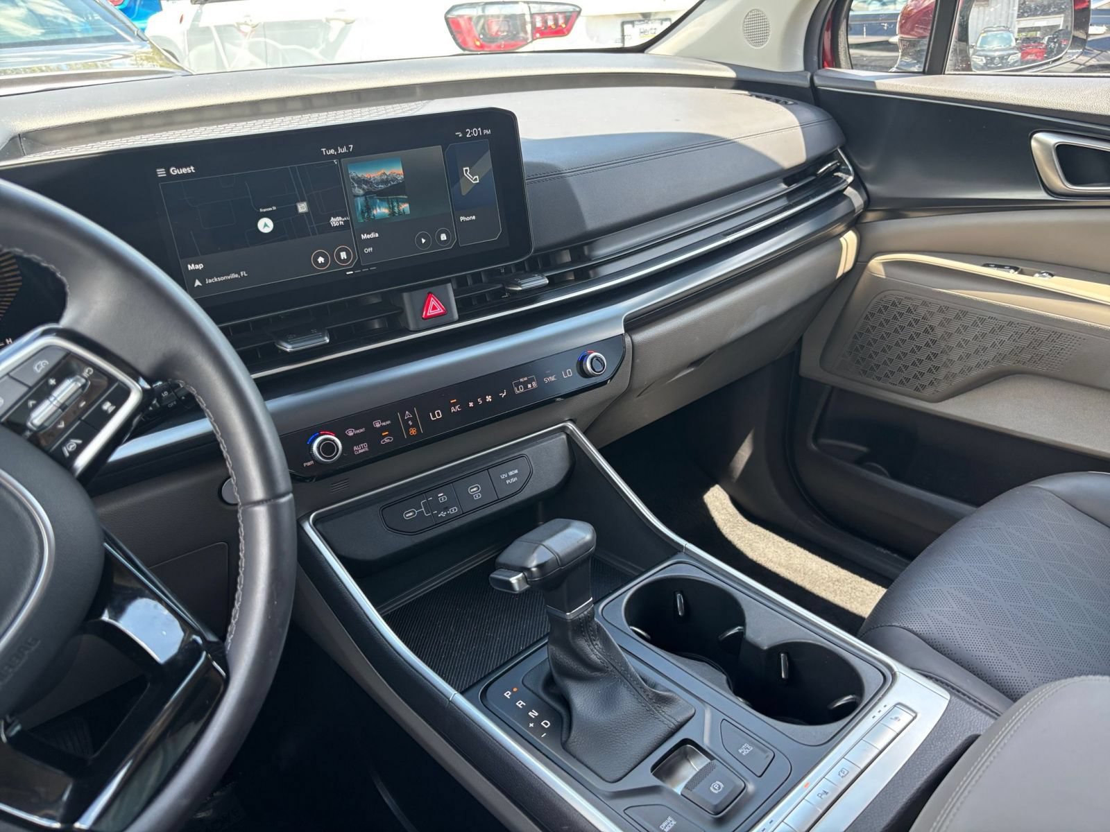 Used 2026 Kia Carnival FWD image 17