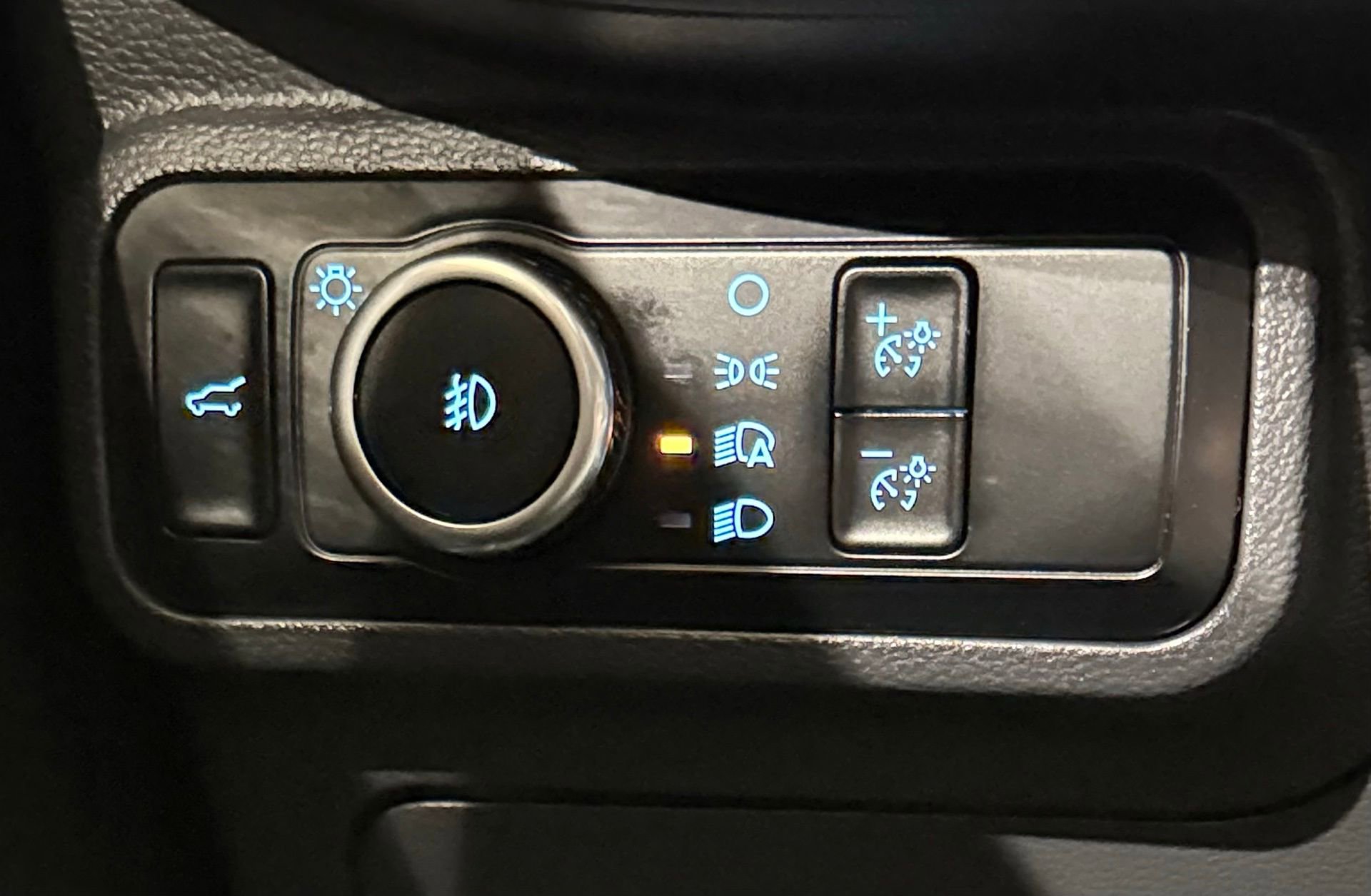 Used 2025 Ford Explorer Active w/ Active Comfort Package image 79
