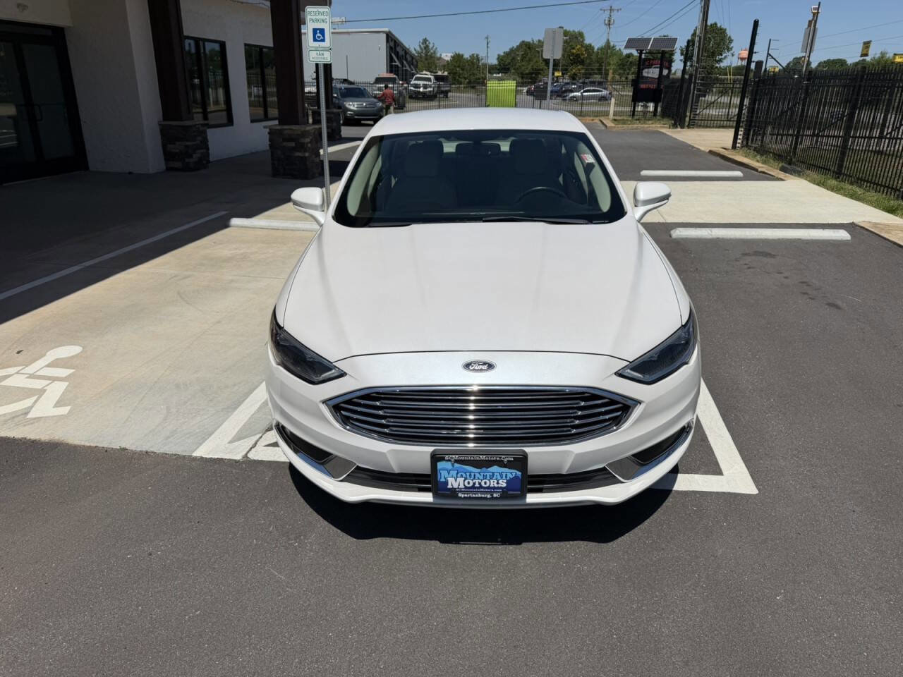 Used 2018 Ford Fusion SE w/ Fusion SE Technology Package FWD image 9
