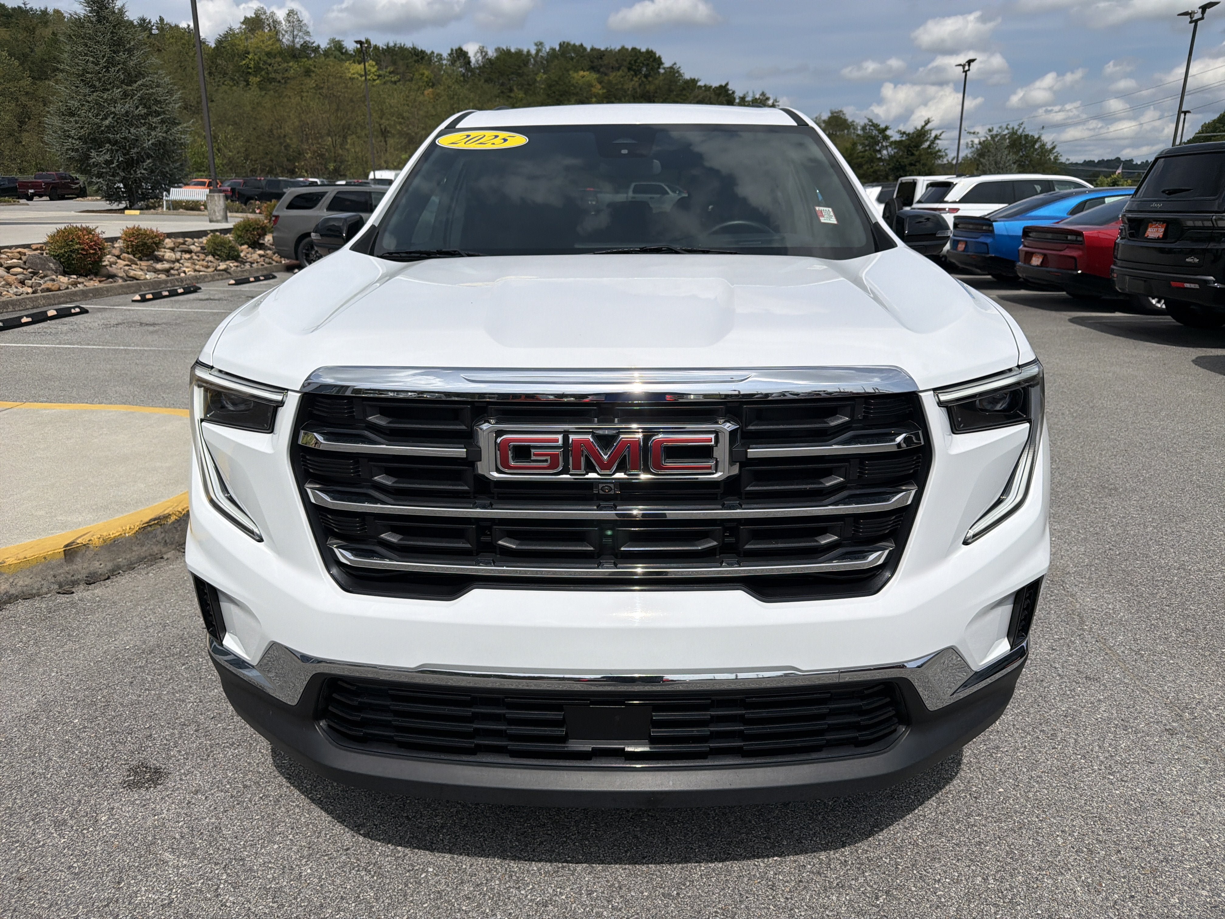 Used 2025 GMC Acadia Elevation FWD image 3