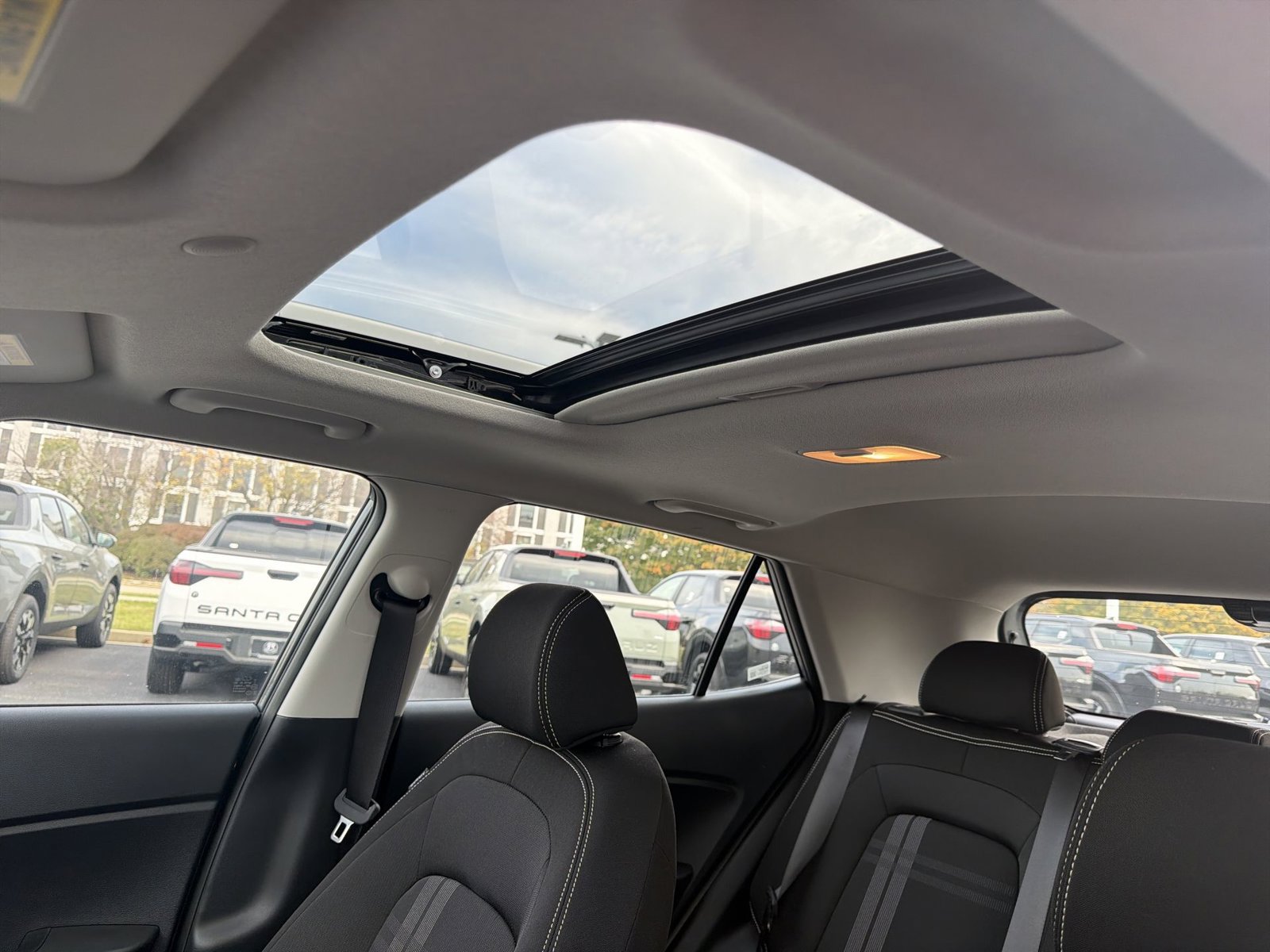 Used 2026 Hyundai Venue SEL FWD image 24