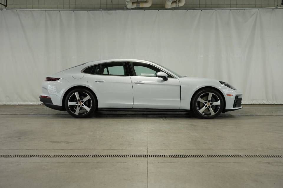 New 2025 Porsche Panamera 4 image 8