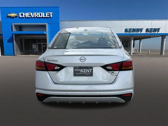 Used 2025 Nissan Altima 2.5 SV FWD image 8