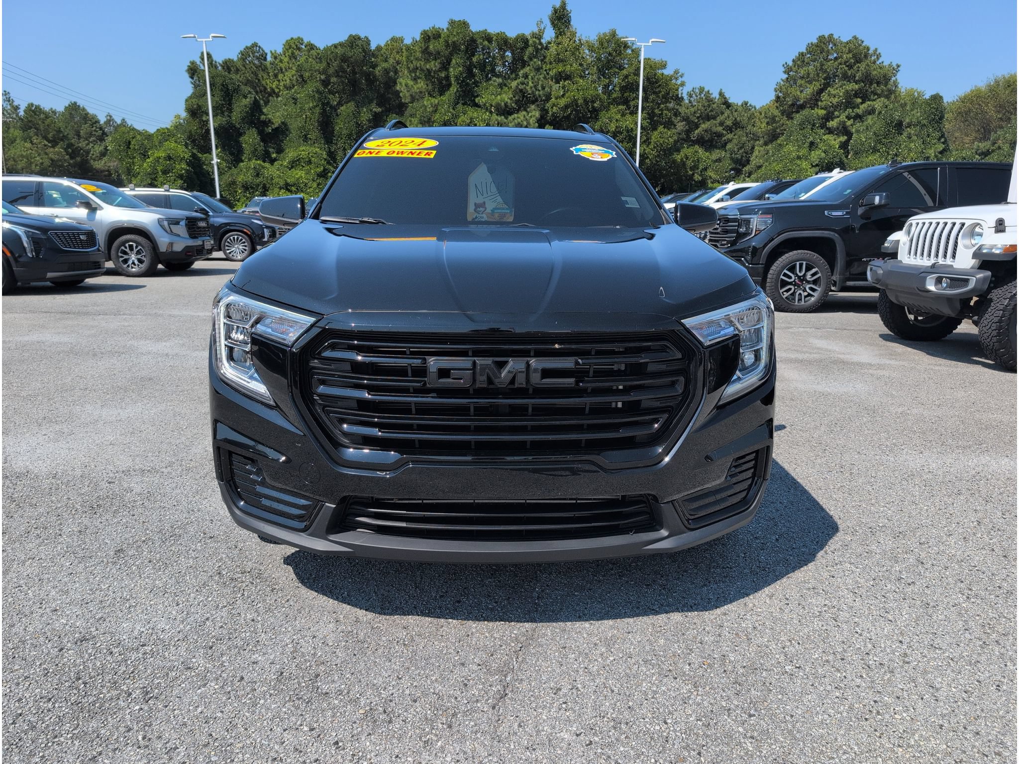 Used 2024 GMC Terrain SLE w/ Driver Convenience Package FWD image 12