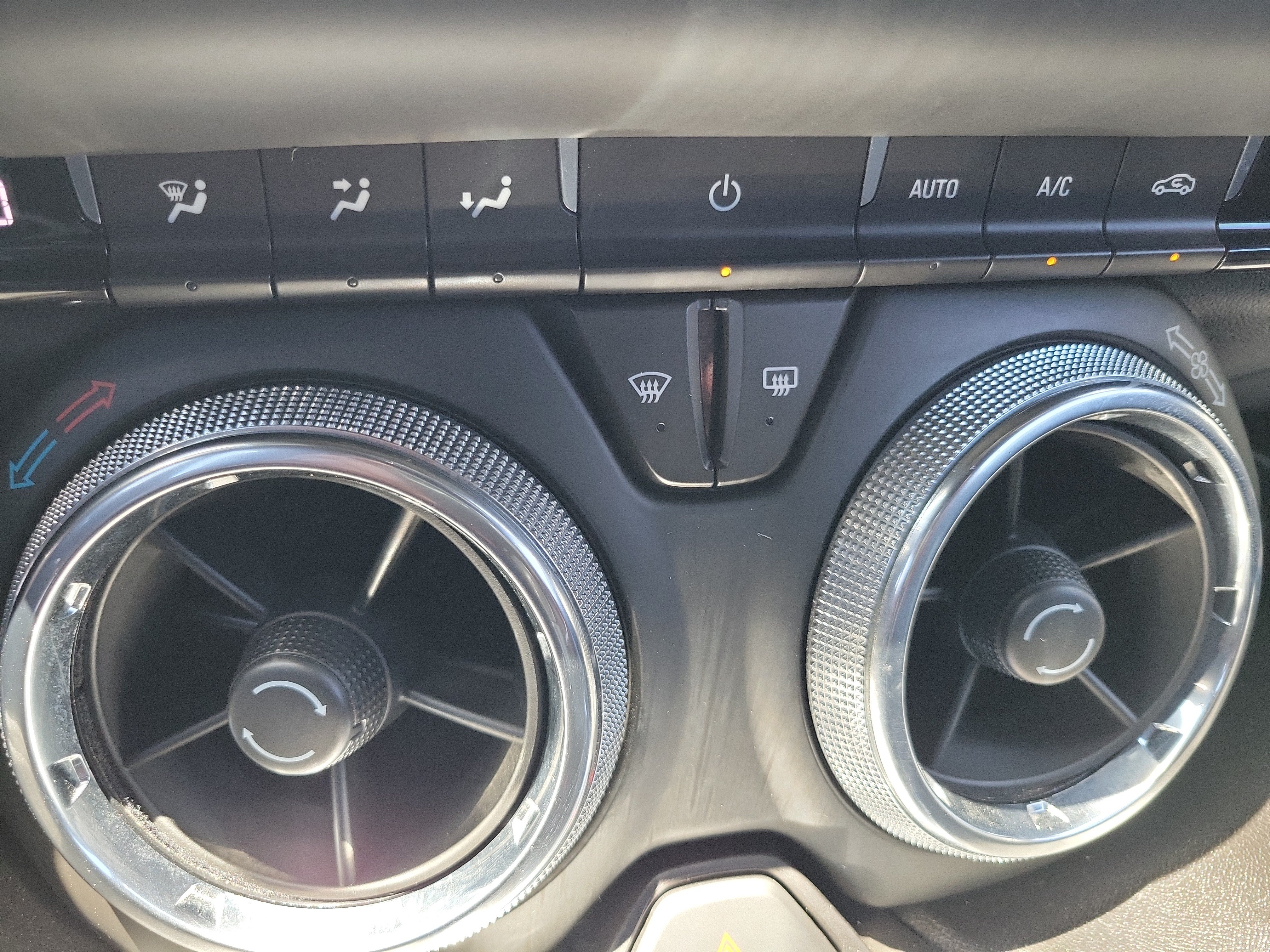 Used 2019 Chevrolet Camaro LT RWD image 27