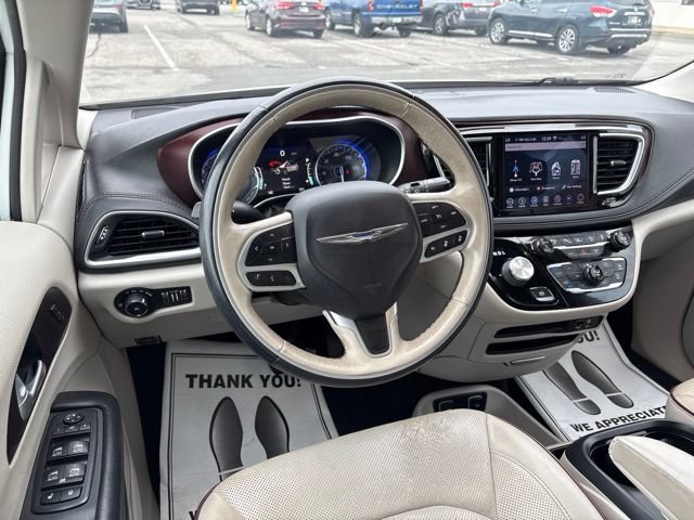 Used 2018 Chrysler Pacifica Limited w/ Tire & Wheel Group FWD image 30