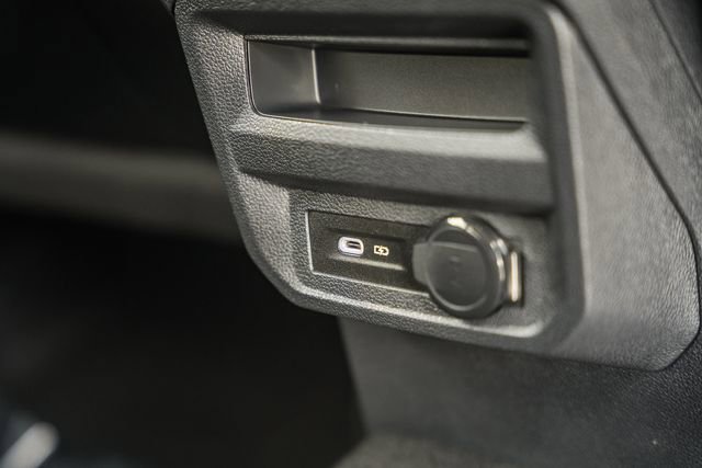 Used 2022 Volkswagen Tiguan SE FWD image 33