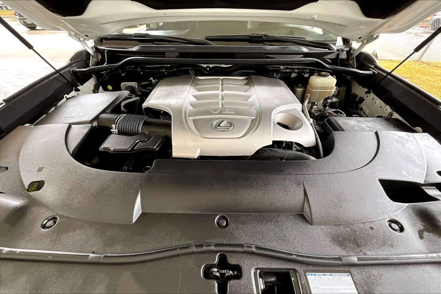 Used 2020 Lexus LX 570 4WD w/ Luxury Package image 32