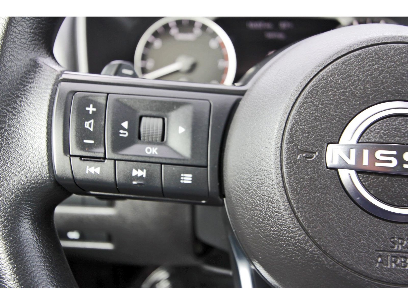 Used 2024 Nissan Rogue SV FWD image 19