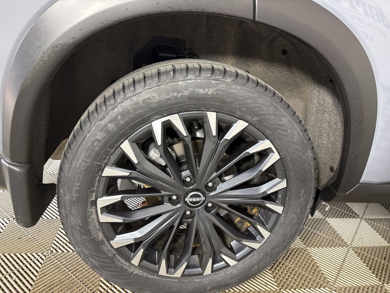 Used 2025 Nissan Rogue SL w/ Tech Package image 31