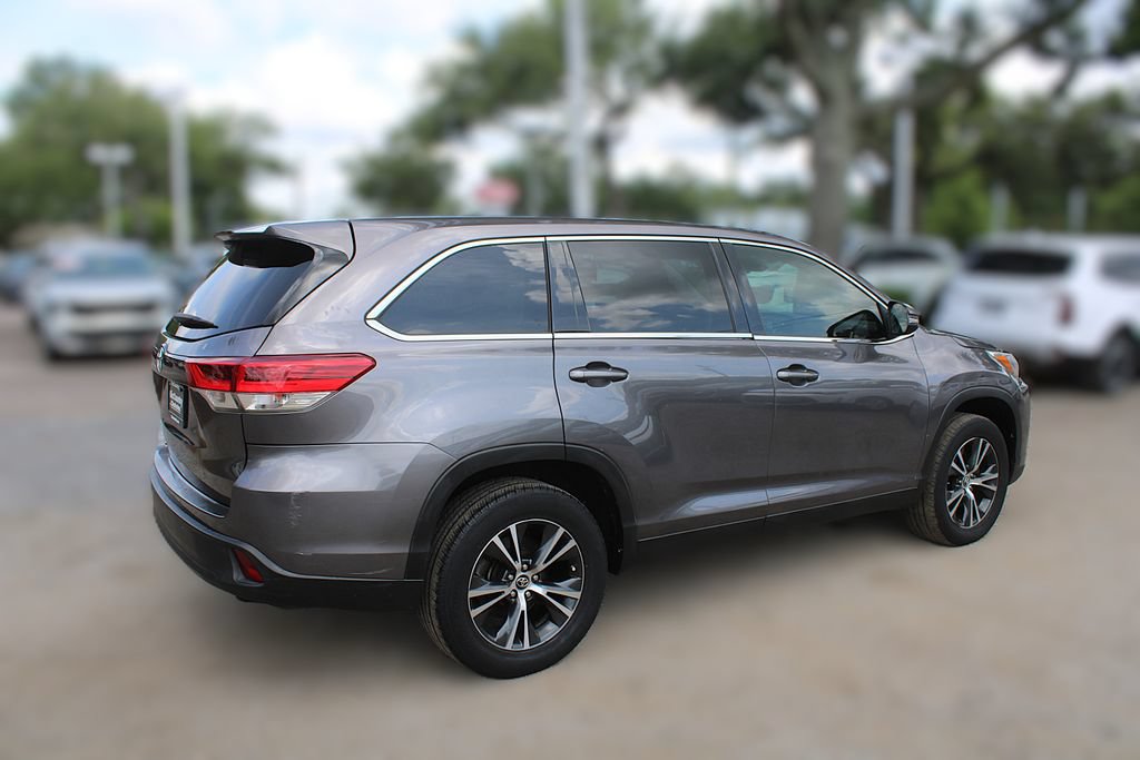 Used 2019 Toyota Highlander LE FWD image 6