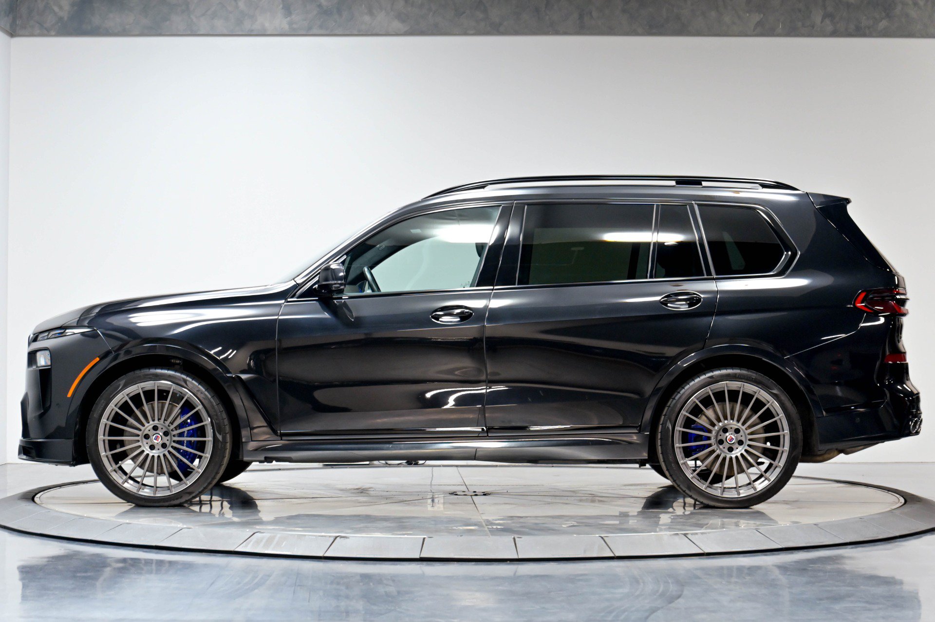 Used 2023 BMW ALPINA XB7 AWD/4WD image 45