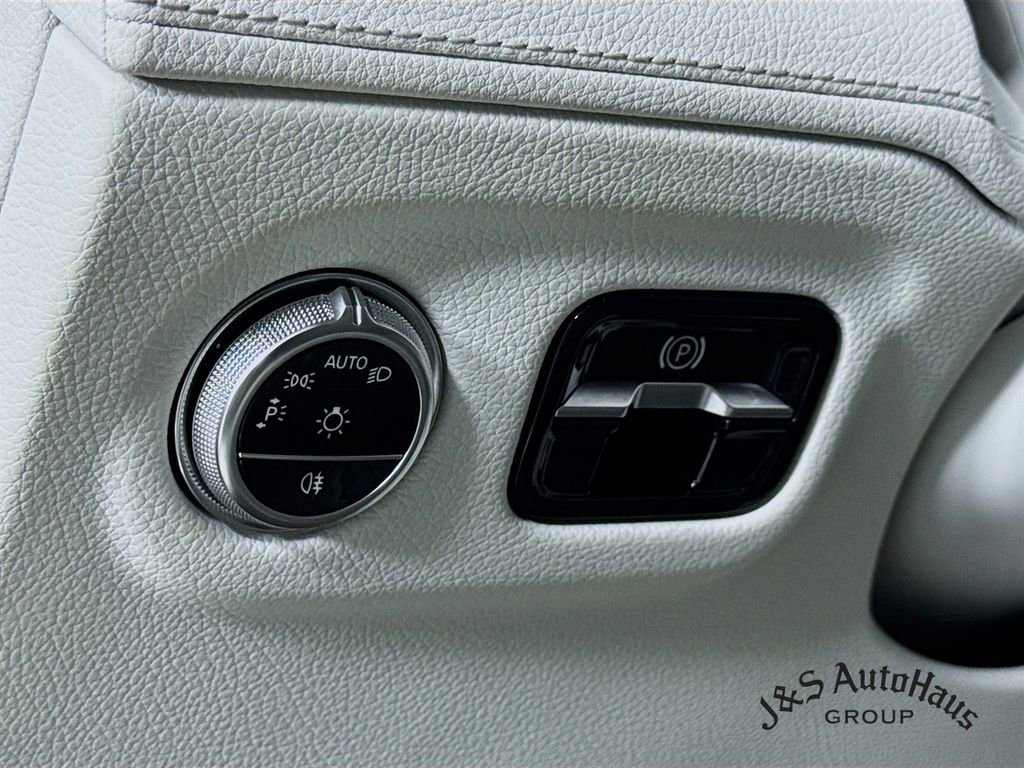 Used 2023 Mercedes-Benz EQS 580 4MATIC SUV image 10