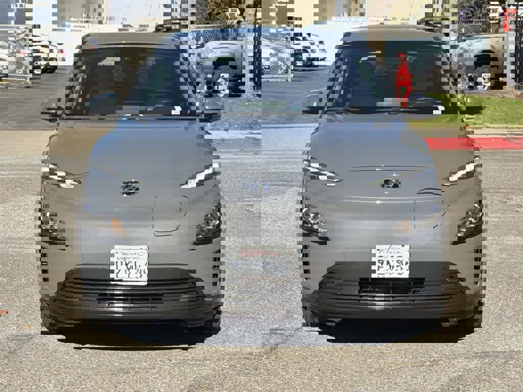 Used 2023 Hyundai Kona SE image 2