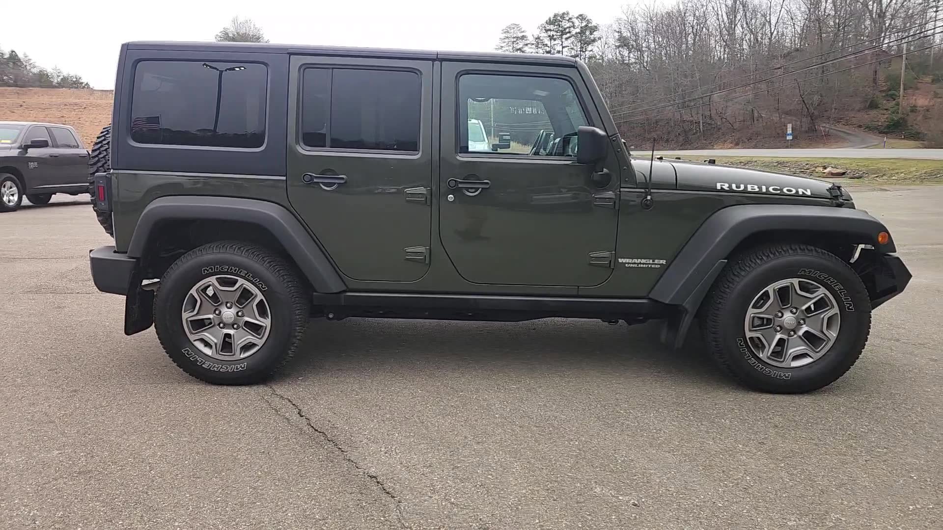 Used 2015 Jeep Wrangler Unlimited Rubicon w/ Connectivity Group image 17