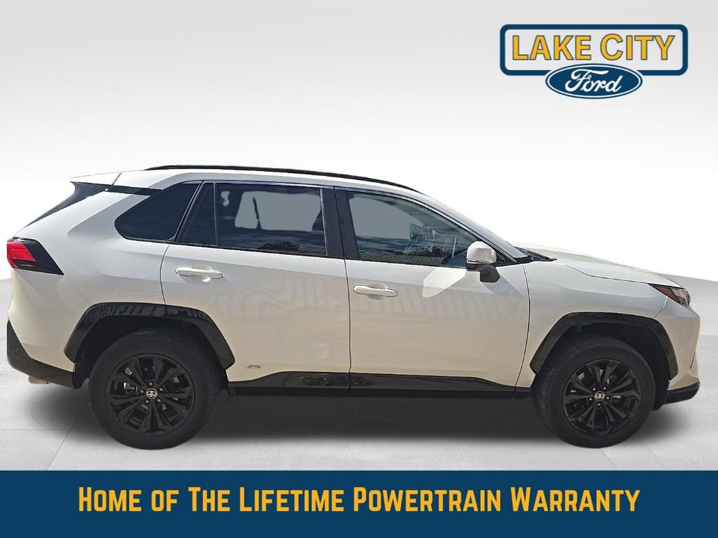 Used 2022 Toyota RAV4 SE w/ Convenience Package AWD/4WD image 4