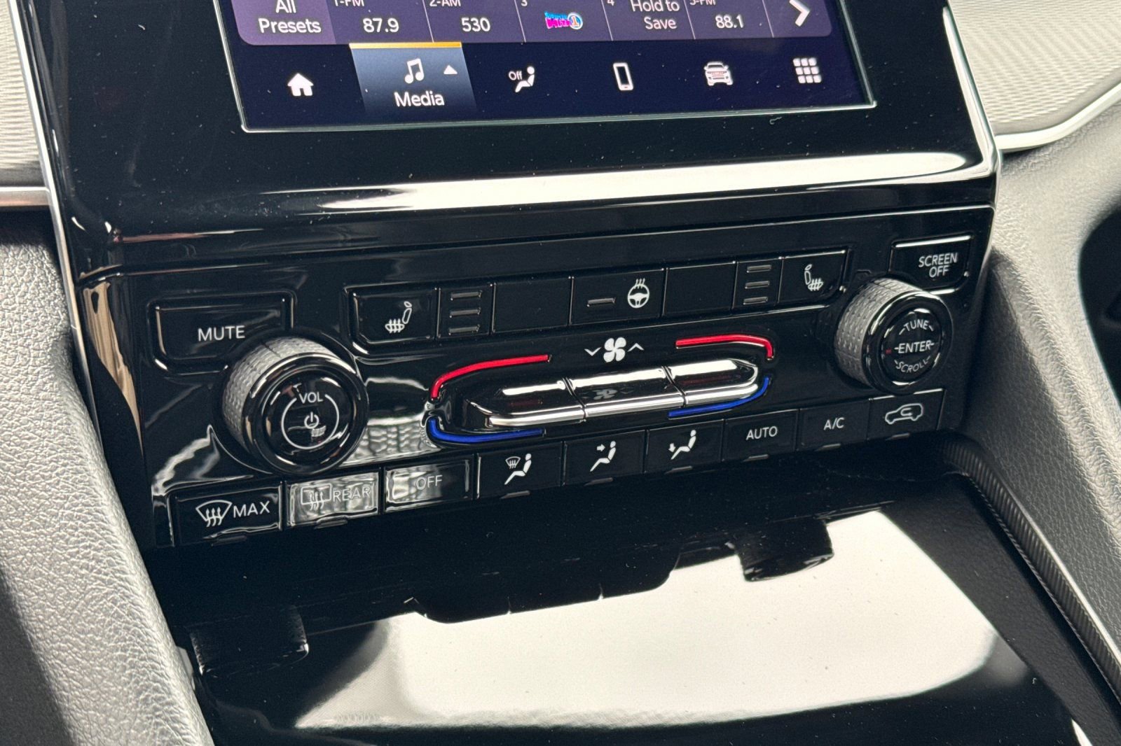 New 2025 Jeep Grand Cherokee Laredo image 22