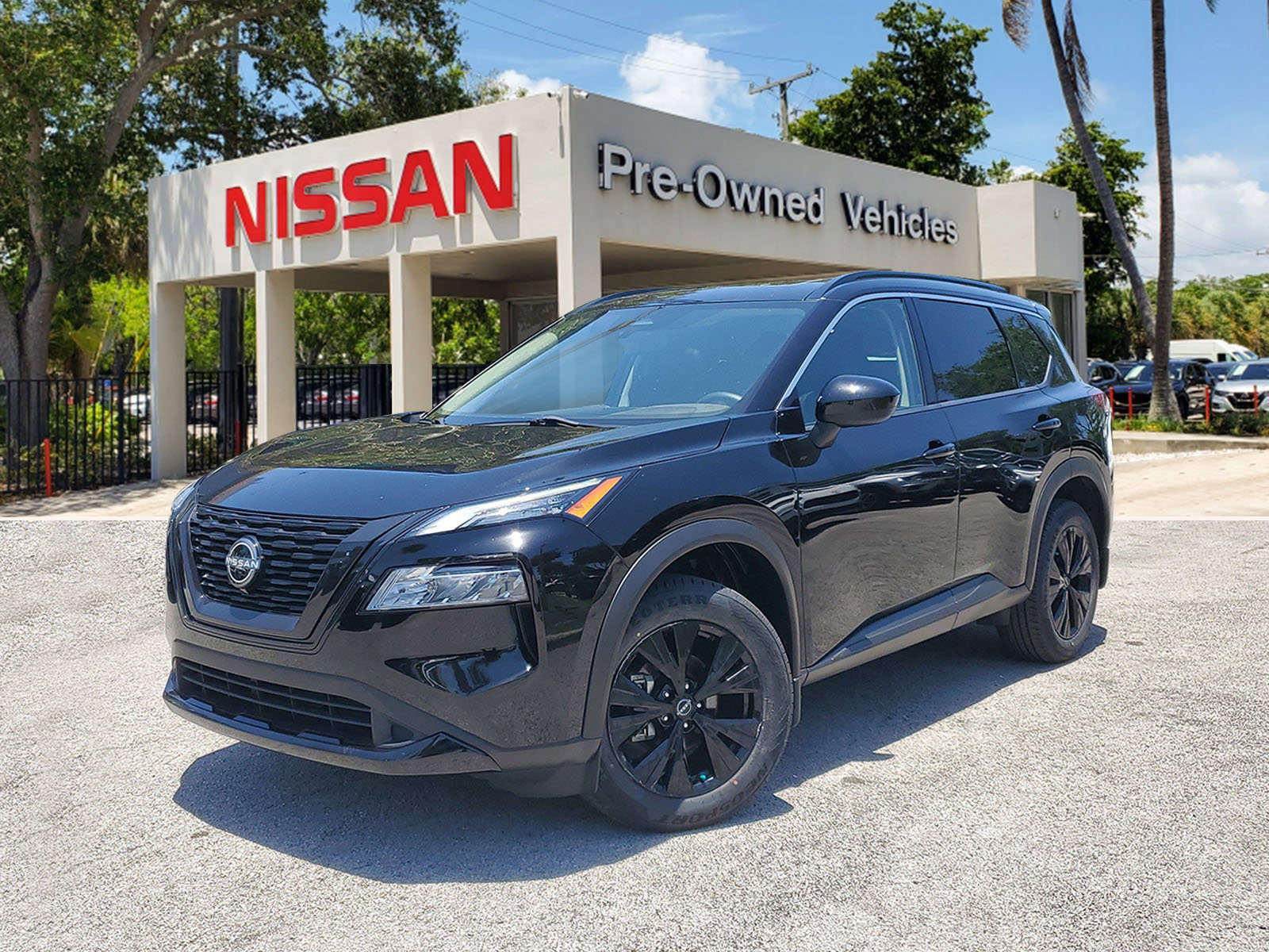 Used 2023 Nissan Rogue SV w/ SV Premium B Package image 1
