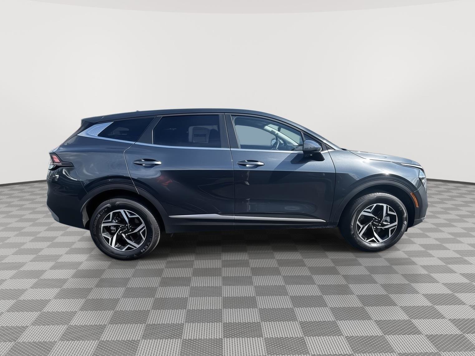 Used 2025 Kia Sportage LX image 15