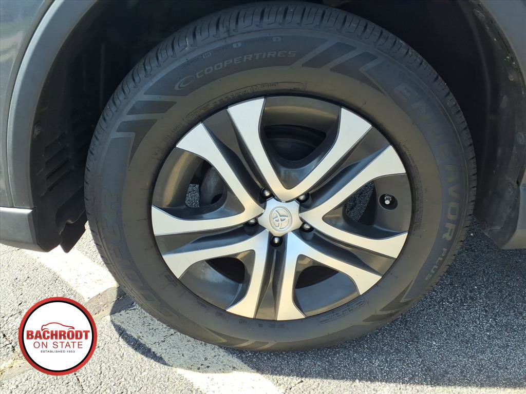 Used 2018 Toyota RAV4 LE AWD/4WD image 30