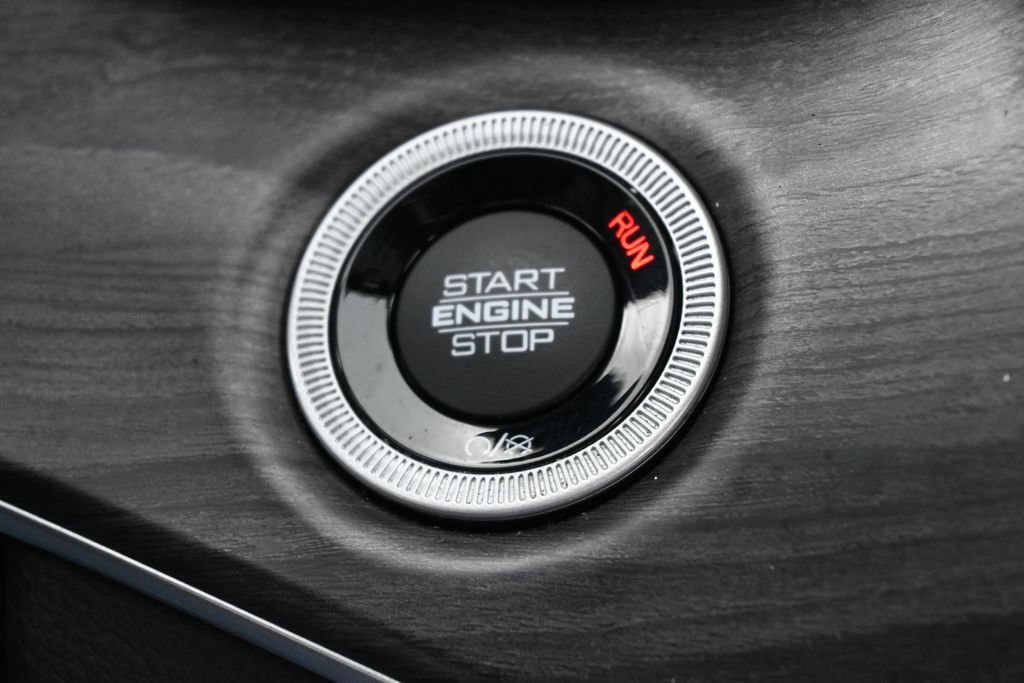 Used 2022 Jeep Grand Cherokee L Limited RWD image 30