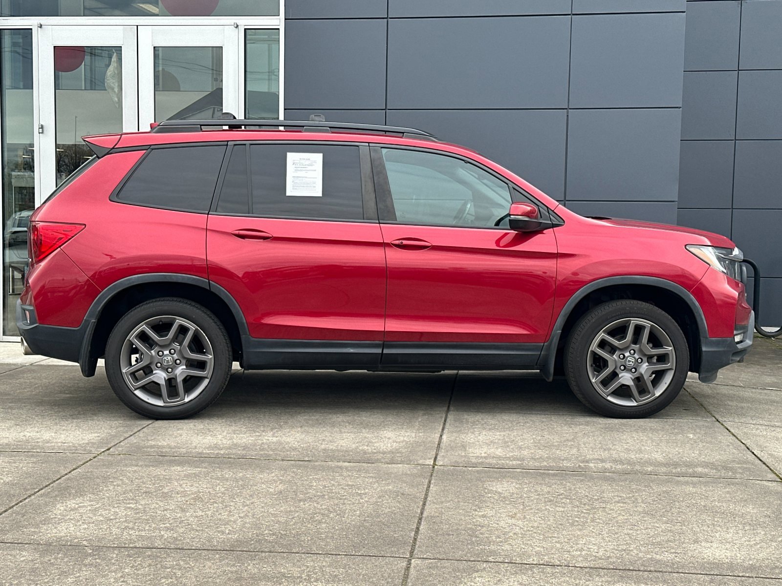 Used 2023 Honda Passport EX-L image 2